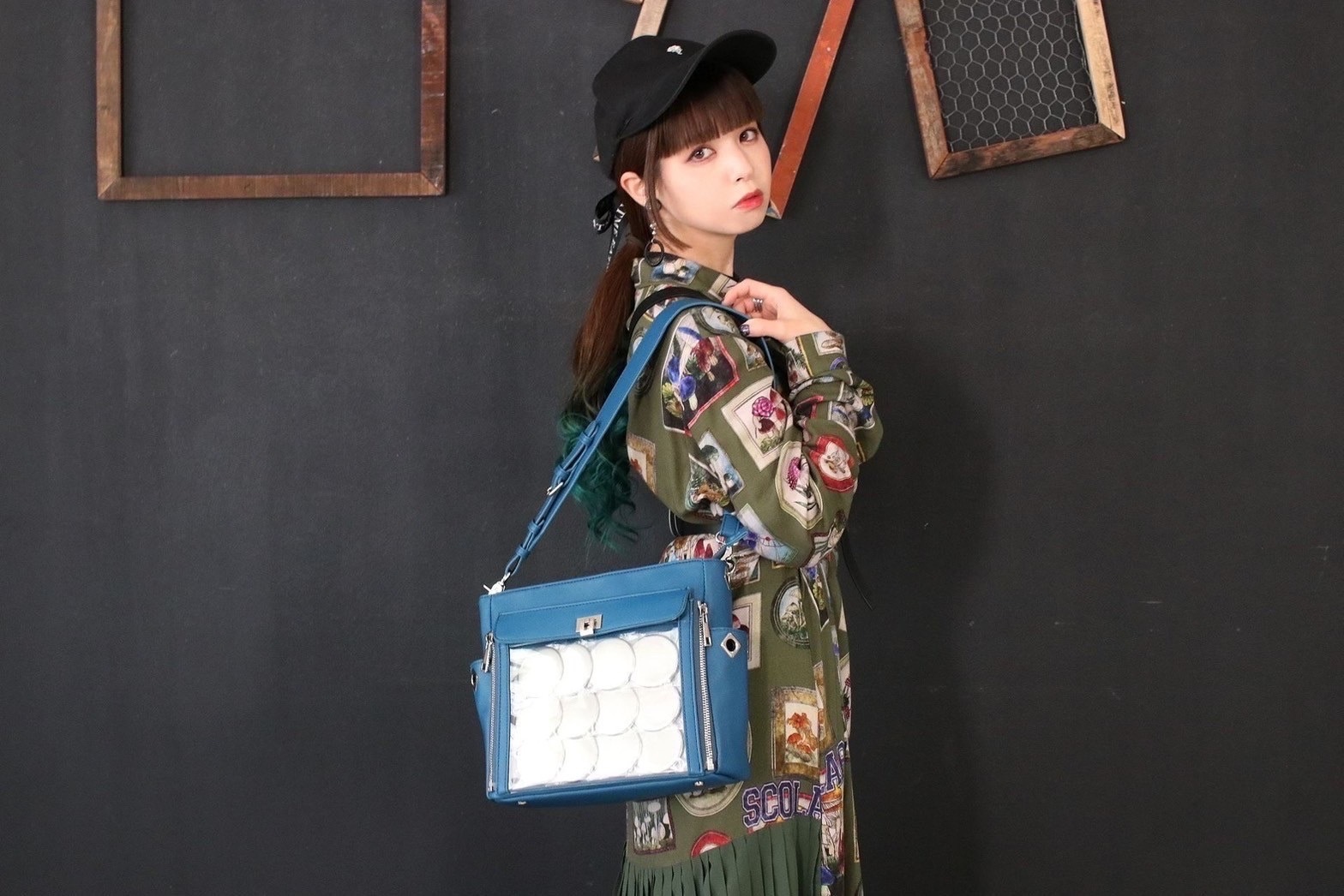 春奈るな×リアレア コラボスクエア型ショルダーバッグ