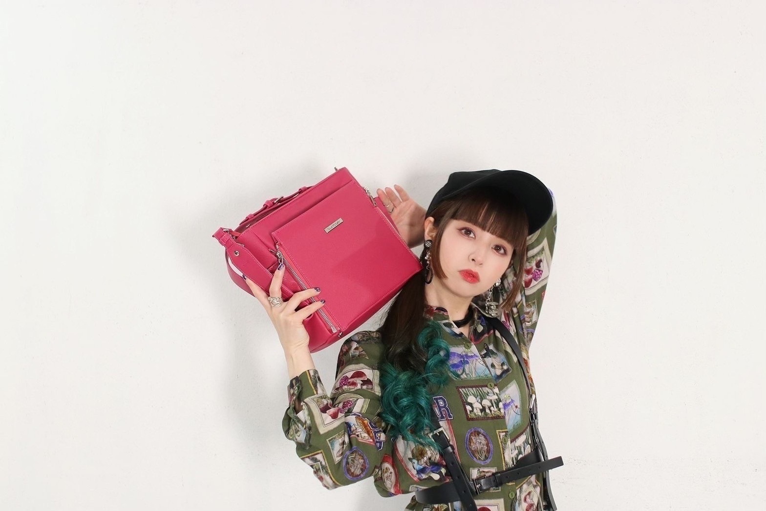 春奈るな×リアレア コラボスクエア型ショルダーバッグ